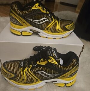 SAUCONY PROGRID TRIUMPH 3 'LEMON/CHROME' SNEAKER SZ 7M/8.5W